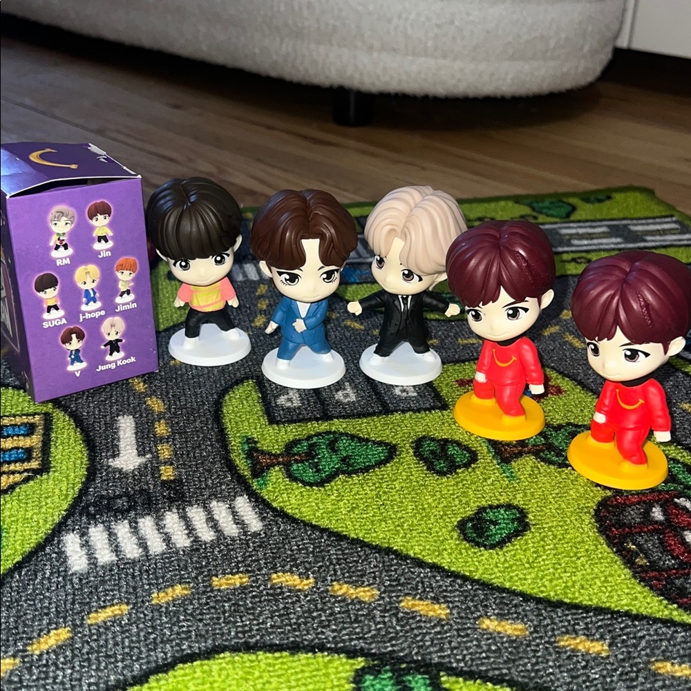 6 McDonald’s Tiny Tan Figurines